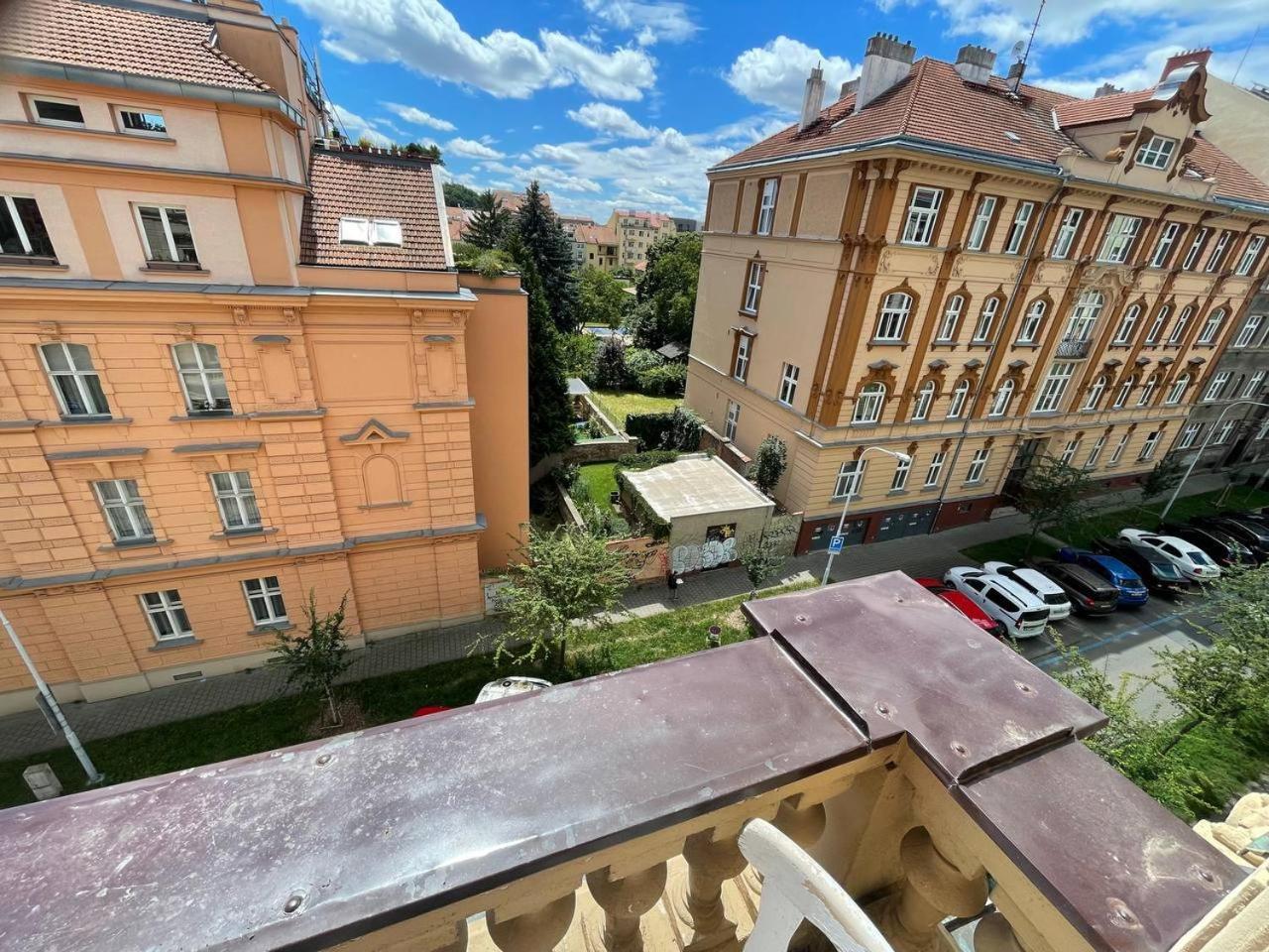 Rooms Veveri - Uvoz, 10 Min Peski Do Centru Brno Exterior photo